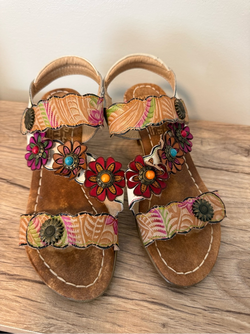 Women's Floral Leather Sandals in Multicolor Size 37